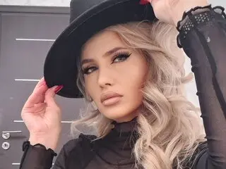 MoniqueSin shows videos spielzeug